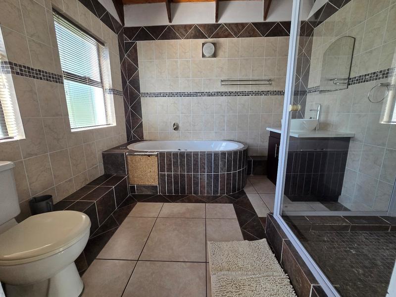 5 Bedroom Property for Sale in Golden Mile Western Cape